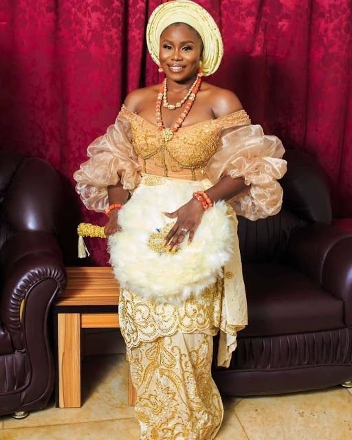 Top Spectacular Asoebi Gown Styles - Hairstyles 2u