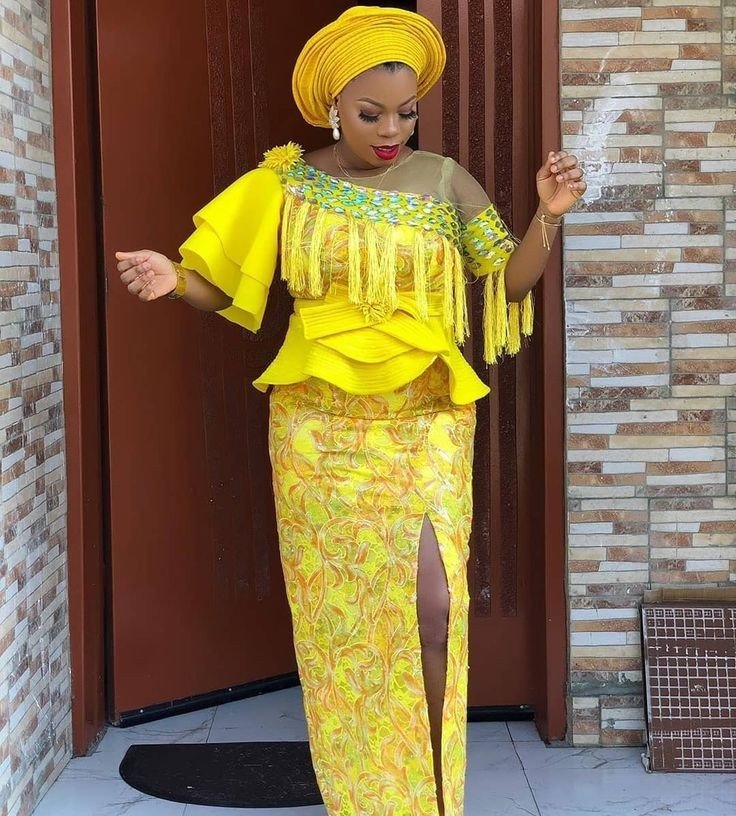 New 2020 Comely Asoebi Gowns - Hairstyles 2u